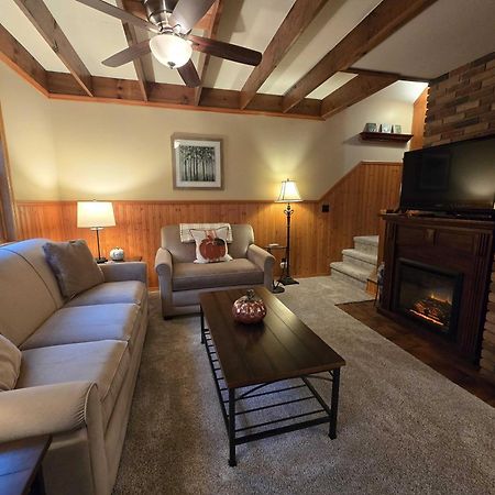 Saltbox Villa Thompsonville Екстериор снимка
