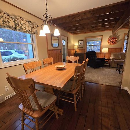 Saltbox Villa Thompsonville Екстериор снимка