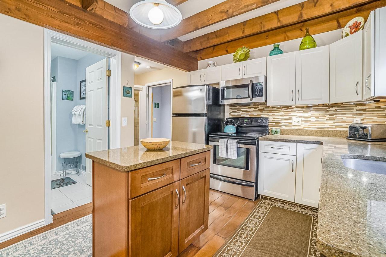 Saltbox Villa Thompsonville Екстериор снимка