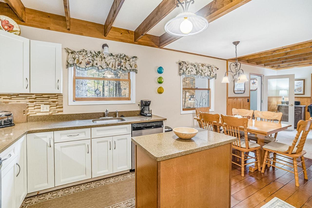 Saltbox Villa Thompsonville Екстериор снимка
