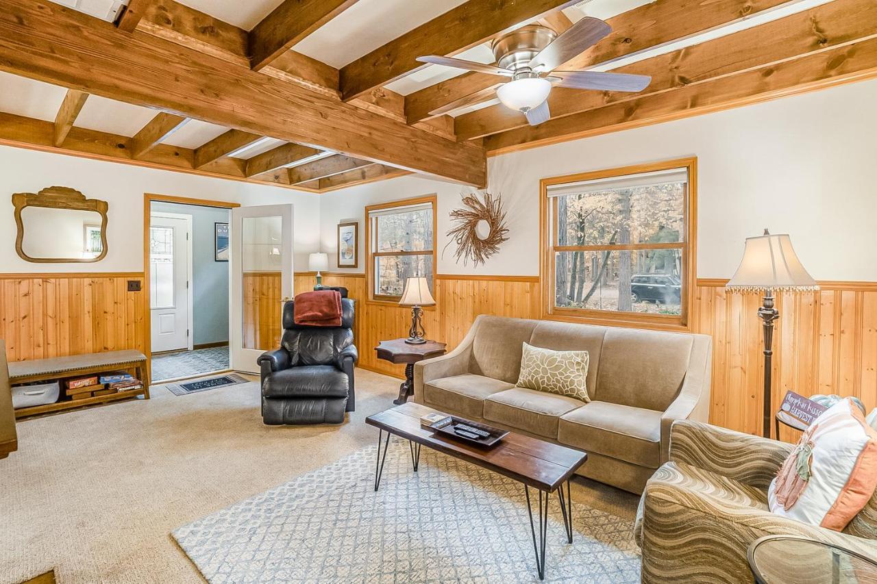 Saltbox Villa Thompsonville Екстериор снимка