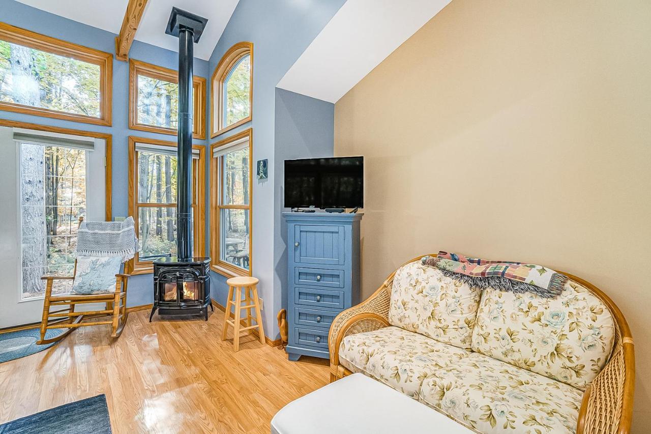 Saltbox Villa Thompsonville Екстериор снимка