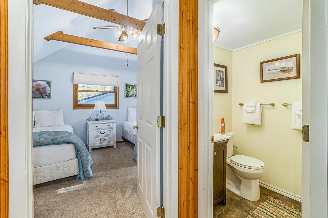 Saltbox Villa Thompsonville Екстериор снимка
