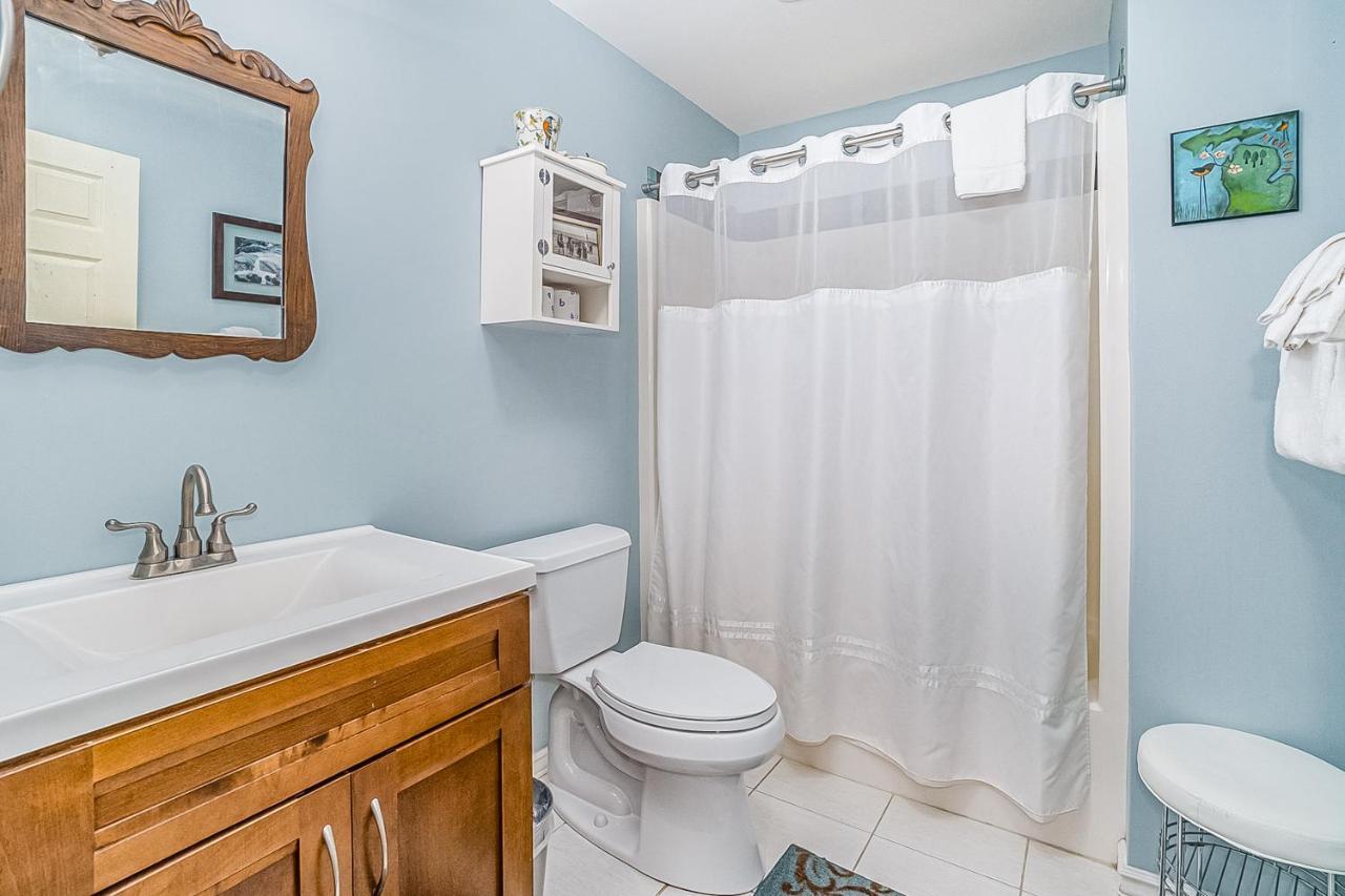Saltbox Villa Thompsonville Екстериор снимка
