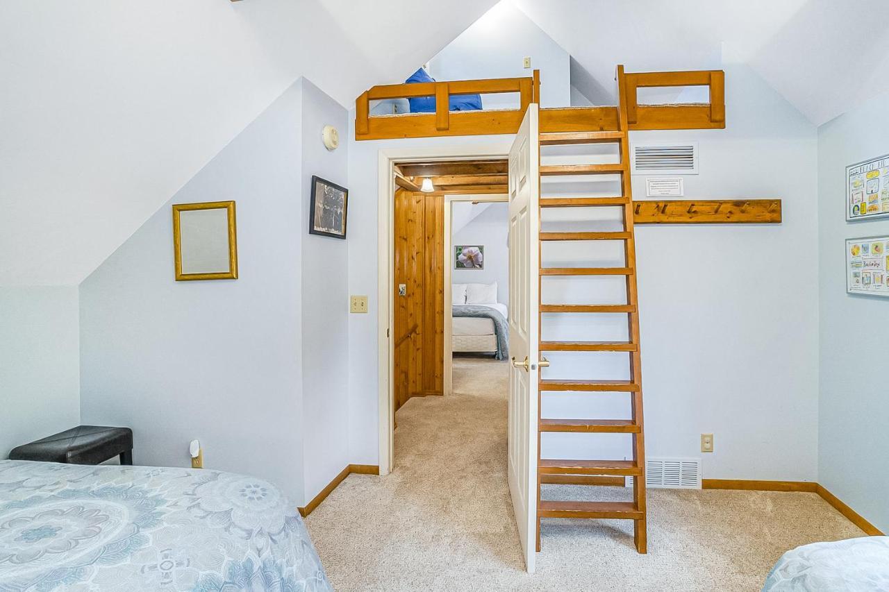 Saltbox Villa Thompsonville Екстериор снимка