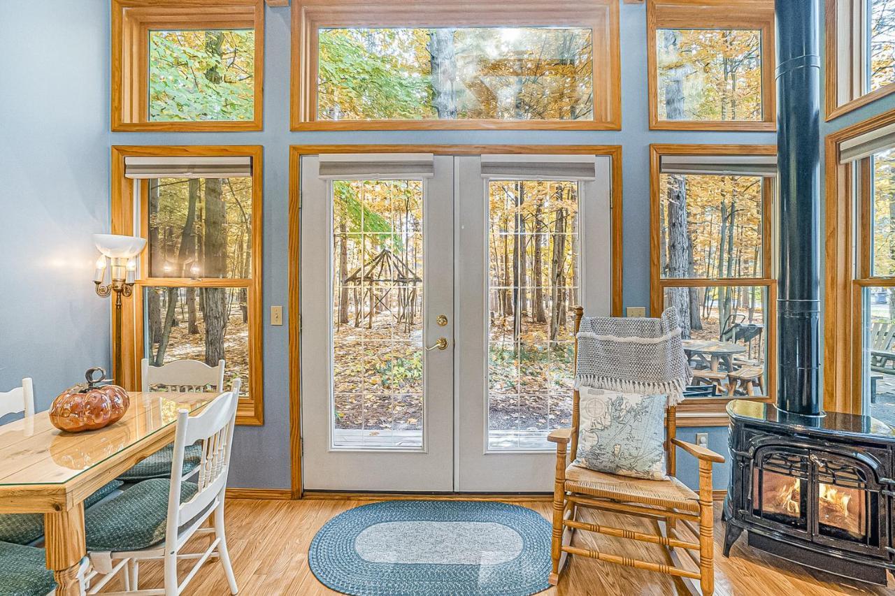 Saltbox Villa Thompsonville Екстериор снимка