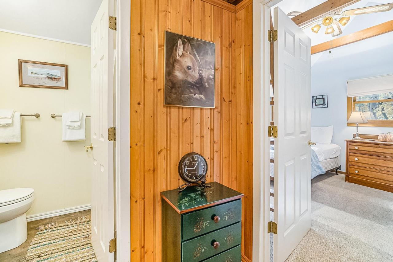 Saltbox Villa Thompsonville Екстериор снимка