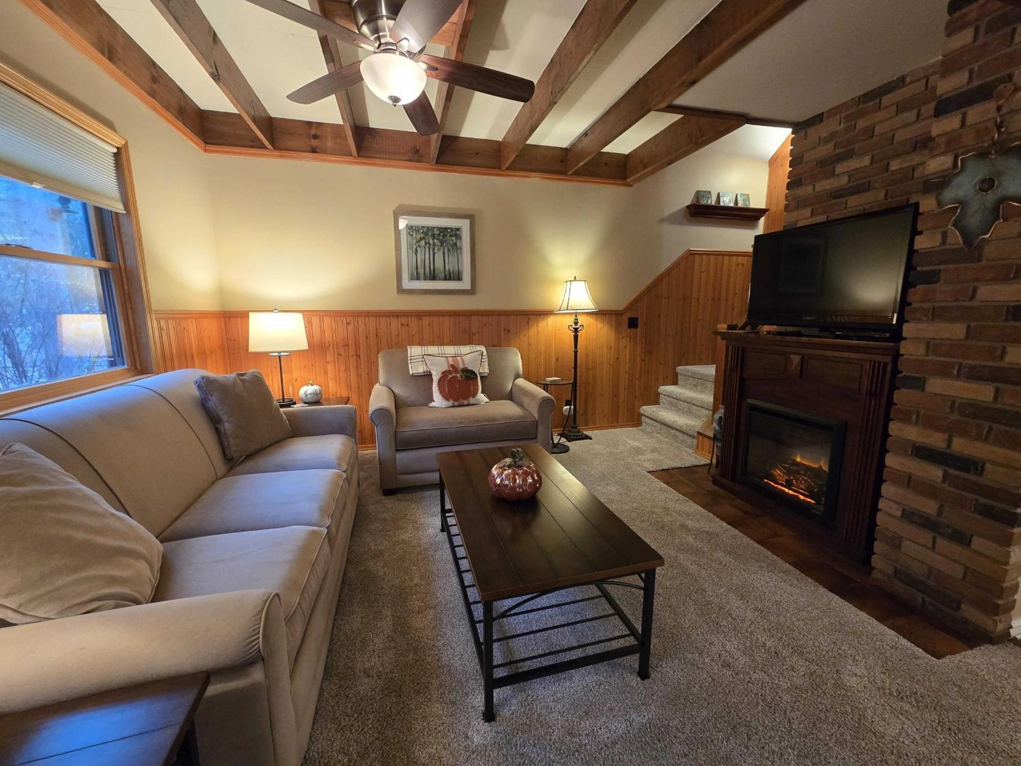 Saltbox Villa Thompsonville Екстериор снимка