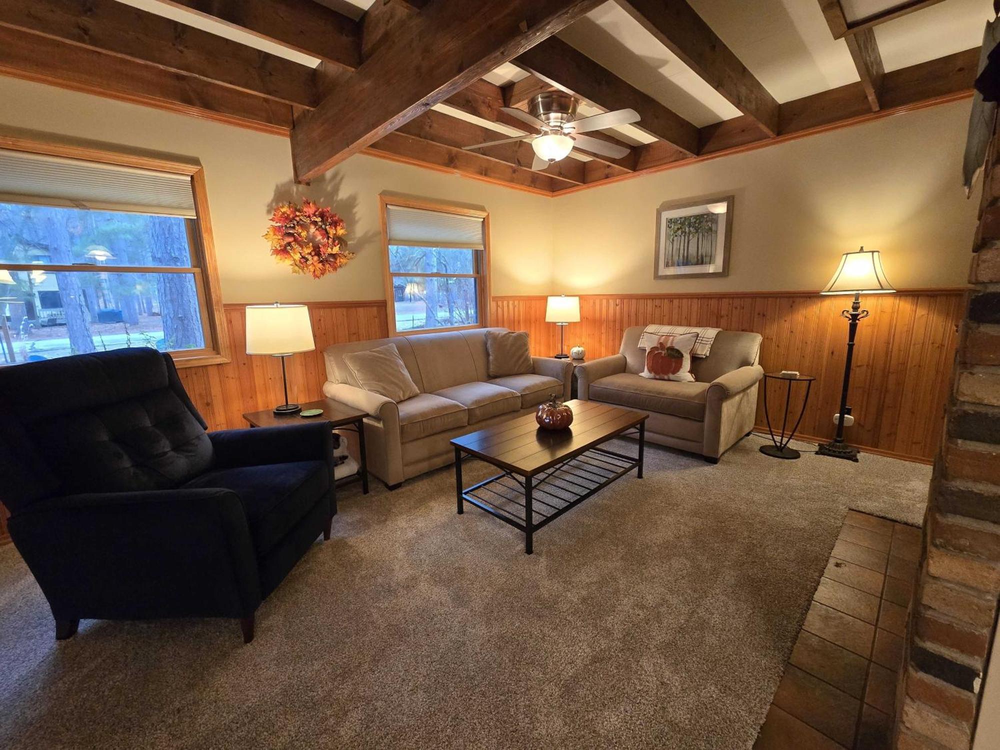 Saltbox Villa Thompsonville Екстериор снимка