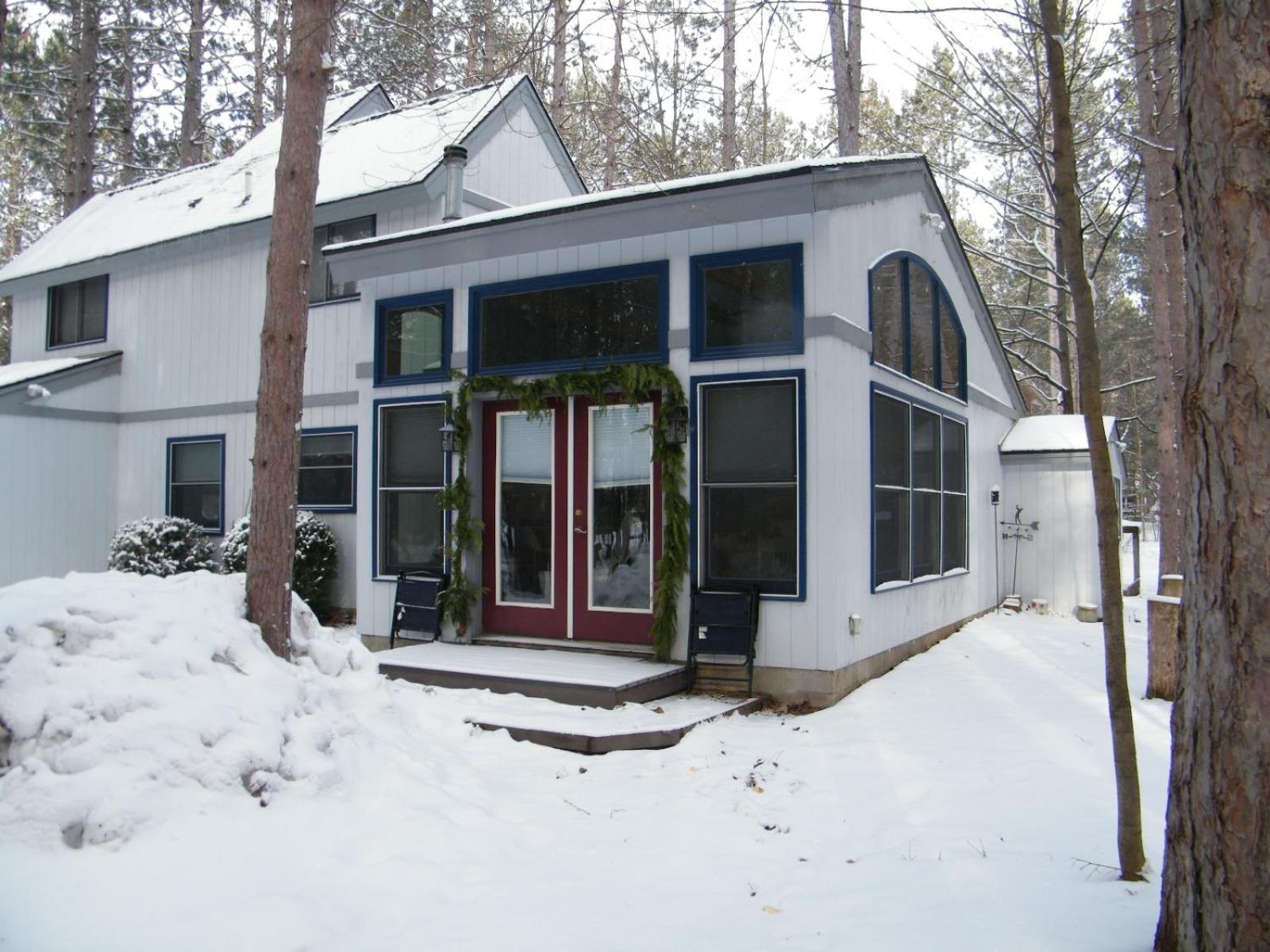 Saltbox Villa Thompsonville Екстериор снимка